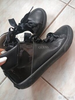 kotnicky GUESS
