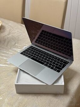 MacBook Air 2019 256GB v úžasnom stave