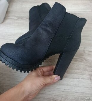 Dámske členkové čižmy