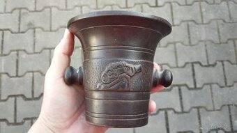 Starý válečný litinový mažiar s dělem r.1914-1916