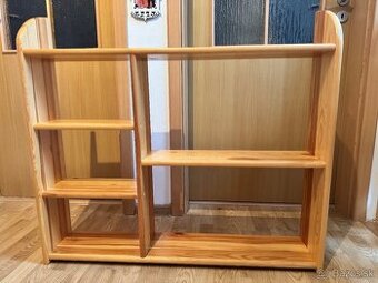 Kvalitná drevená polica na stenu