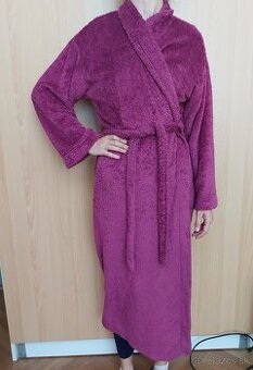 Dlhý fialový dámsky župan