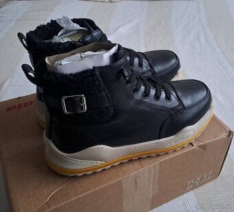 Dievčenské zimné topánky 37