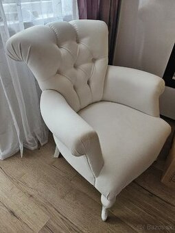 Luxusné biele kreslo z koženky – elegantné a pohodlné