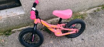 Dievčenské odrážadlo