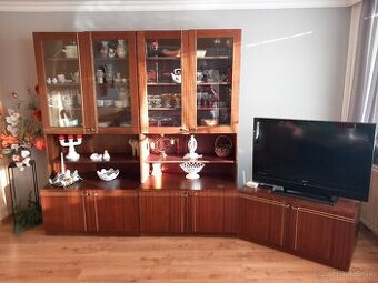 Predám obývaciu stenu so zlatým kovaním