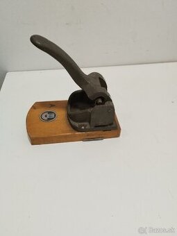 Predám starý dierkovac complex