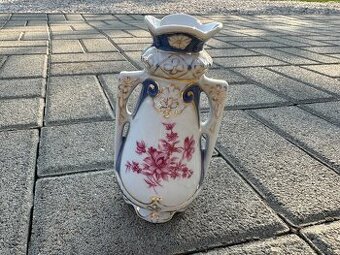 malá romantická porcelánová vázička