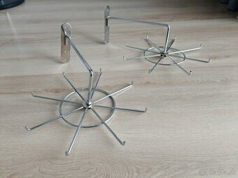 Otočný vešiak na bižutériu