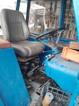 Predam traktor s prislusenstvom