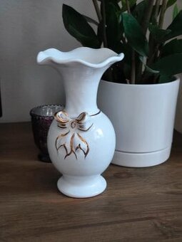 Porcelanova vazicka
