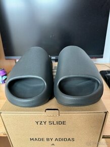 adidas Yeezy Slide Dark Onyx 44 1/2 EU