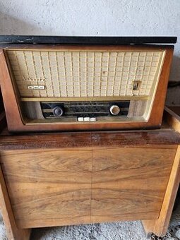 Liberca rádio, platné,  stolík