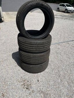 225/45R18 Barum