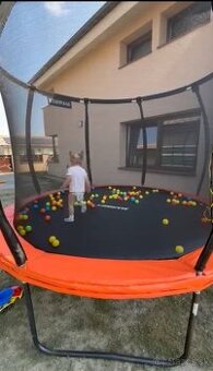 Trampolína