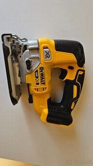 Dewalt priamočiara pila DCS334