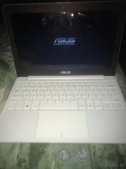 Asus E 203 N
