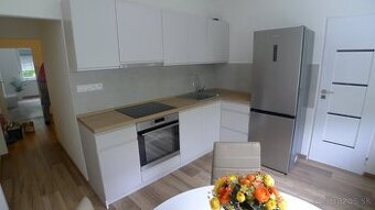 Topoľčany - 2 izbový byt v centre s balkónom