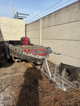 Laminátový čln aj z vozíkom - 1