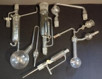 Chemické sklo /výveva vodná / Nástavec extrakčný ....