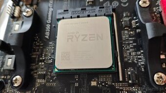 AMD Ryzen 1700X (8C / 16T - 3,4 GHz)