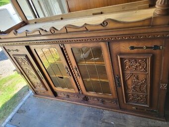 Starožitná skriňa