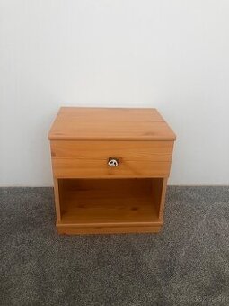 Darujem skrinky a stoliky