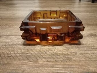 Predám popolník od Jiŕi Brabec vzor tetris