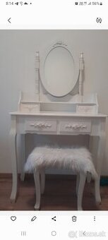 Kozmetický stolik