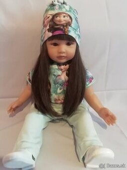 Realisticka babika s oblecenim Ladove kralovstvo