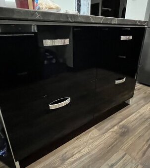 Dvierka s kuchynskej linky