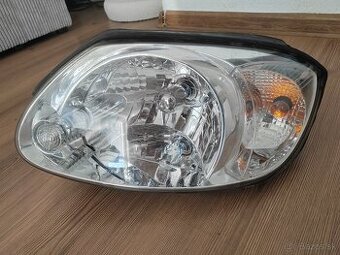 Hyundai Accent predné svetlo