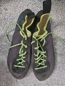 Predam lezecky SIMOND vel. 44 EU /28cm