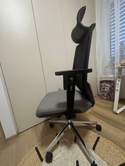 Kancelárska stolička