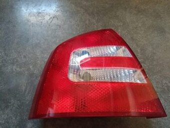 PREDAM ZADNE LAVE SVETLO ŠKODA OCTAVIA II