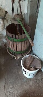 Drevený lis na ovocie / hrozno – funkčný, masívny