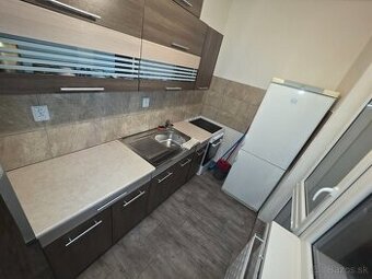 Predám pekne zrekonštruovaný 2 izbový byt v Holíči