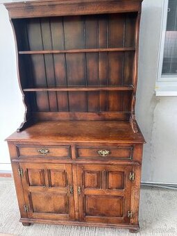 Komoda so zásuvkami