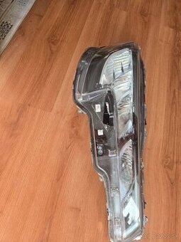 Predný svetlomet Toyota Corolla