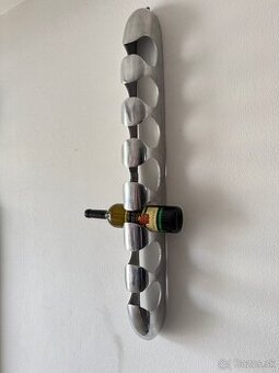Držiak na vinové fľaše - leštený hliník