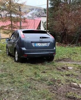 Mam na predaj Ford fokus 1.6 80kw náradie diely