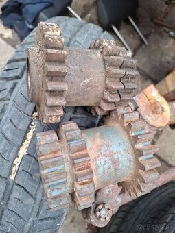 Diely zetor 25