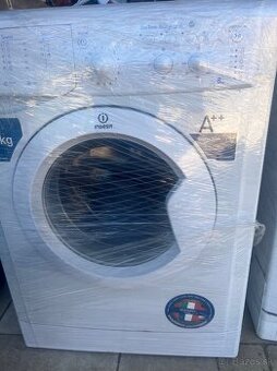 Pracka INDESIT - 8kg / A++