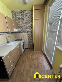 PREDAJ : 1 IZBOVÝ BYT S LOGGIOU, GEN. KLAPKU, KOMÁRNO