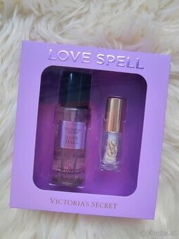 Set s leskom na pery Love Spell