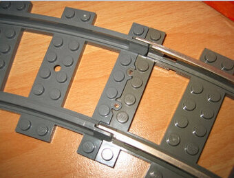 64 x zahnute LEGO kolaje 9V