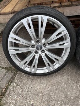 Audi S8 R20 245/35 9J ET 40