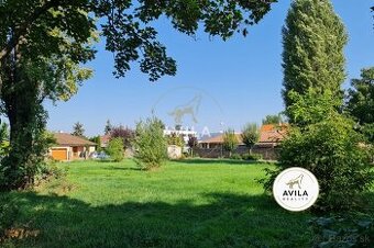 NA PREDAJ: exkluzívny stavebný pozemok 734m2 - Modranka(Trna