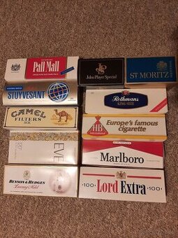 Cigaretové krabičky.