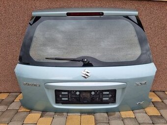 Suzuki SX4 kufrové dvere
